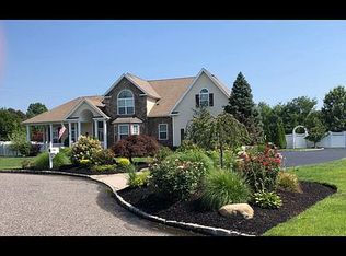 6 Clayton Ct, Shoreham, NY 11786