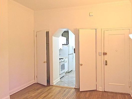 3rd image of 335 E 85th St APT 2A