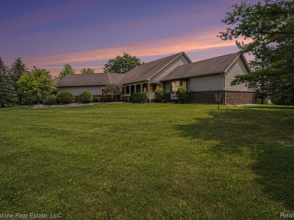 6154 Lanake Ln, Imlay City, MI 48444