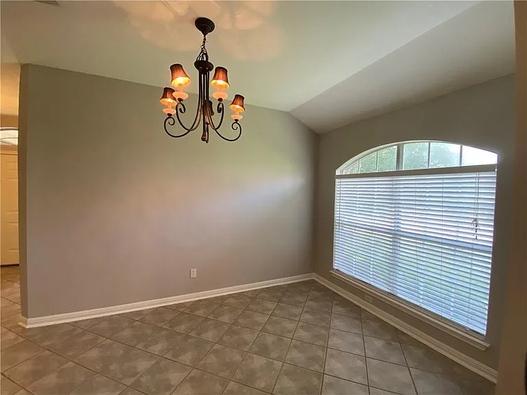 1727 Fallen Leaf Ln — Photo 5