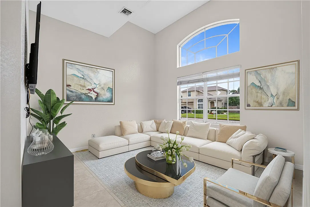 4 bed, 2.5 bath, 2318 sqft, $2,900 — Photo 4