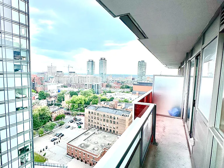 120 Parliament St #1606 — Photo 9