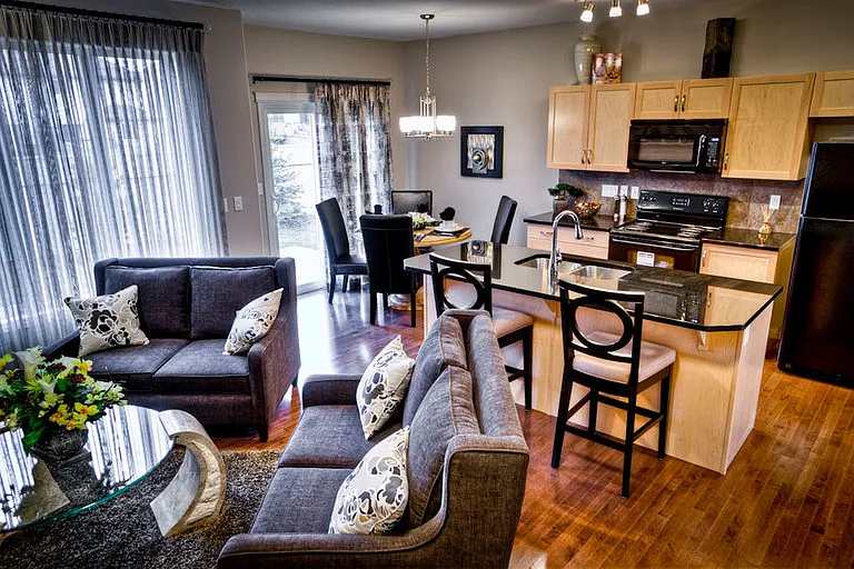 18230-1A 104a St NW #2 — Photo 4