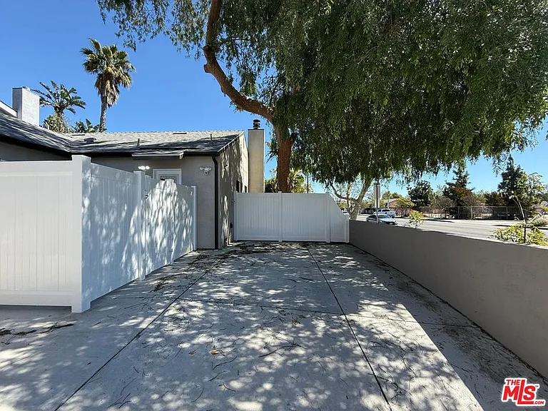 6403 Gentry Ave — Photo 20