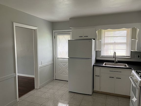 4th image of 2429 Jonathan Ave