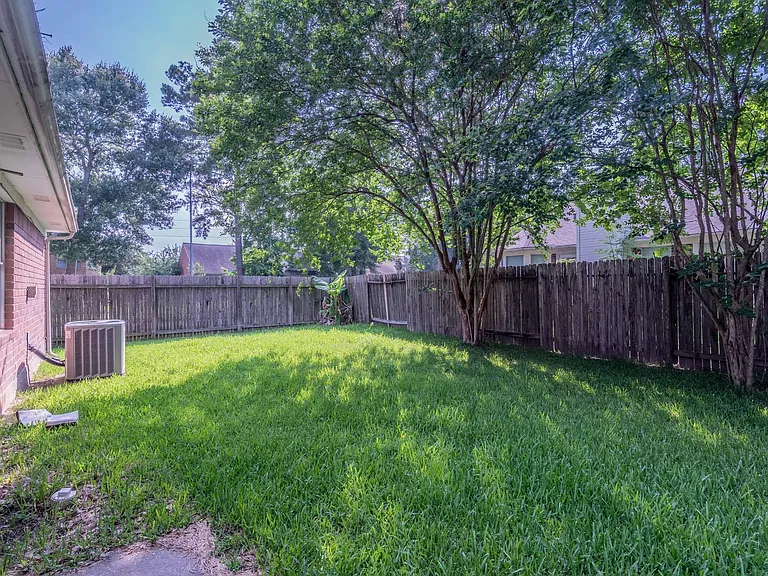 8926 Village Hills Dr — Photo 22