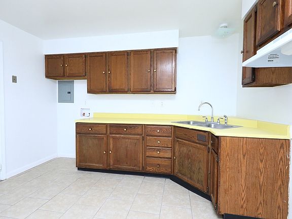 2nd image of 5401 Ruskin Pl