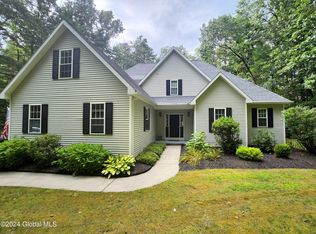 27 Barrington Dr, Gansevoort, NY 12831