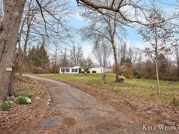 3rd image of 6212 Woods Trail Dr