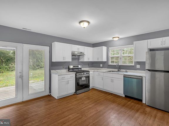 3rd image of 6 Dahlia St
