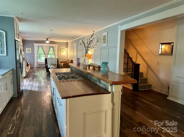 1547 Roseland Dr, Lincolnton, NC 28092