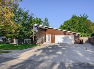 418 Munich Dr, Bismarck, ND 58504