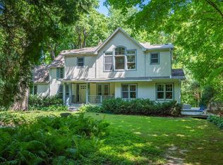 2540 Old Beach Rd, Wayzata, MN 55391