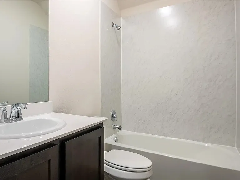 3936 Oak Creek Cir — Photo 17