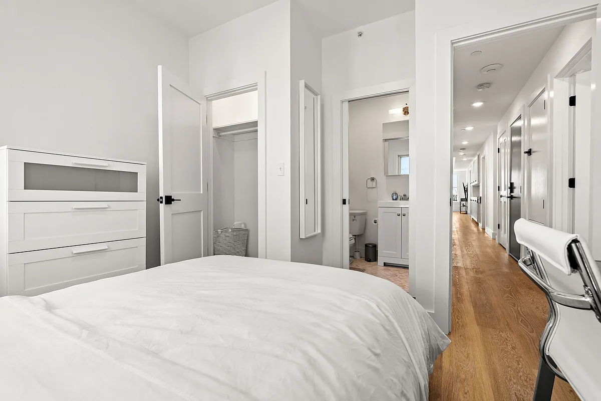 Building Photo - 695 Bennington St #3