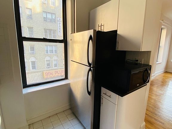 5th image of 200 W 92nd St #3E