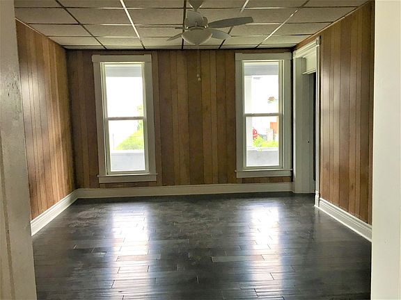 2nd image of 32 Harvey Pl #1
