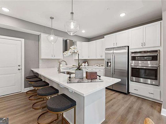 4th image of 332 Skylar Ct SE #101