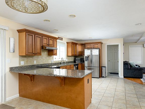 5th image of 249 Pleasantdale Rd