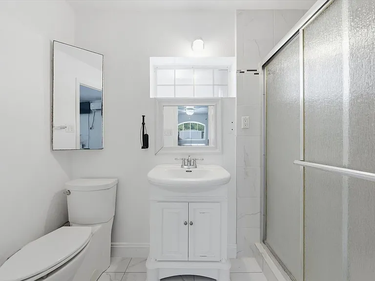 1647 Bay St SE — Photo 19