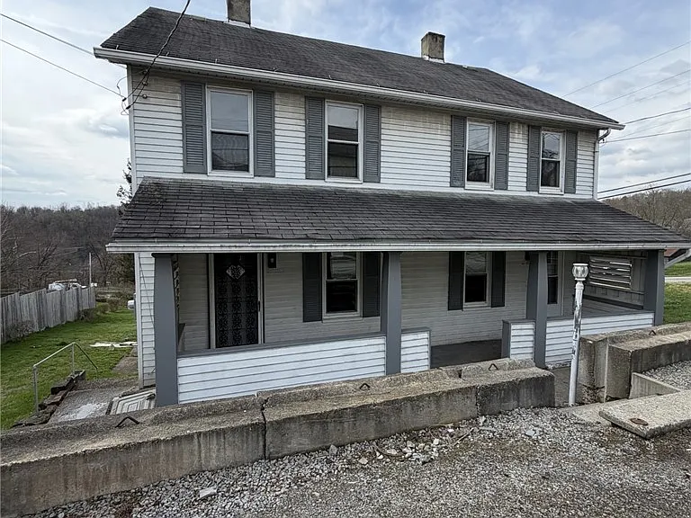1154 Eisenhower Dr — Photo 2