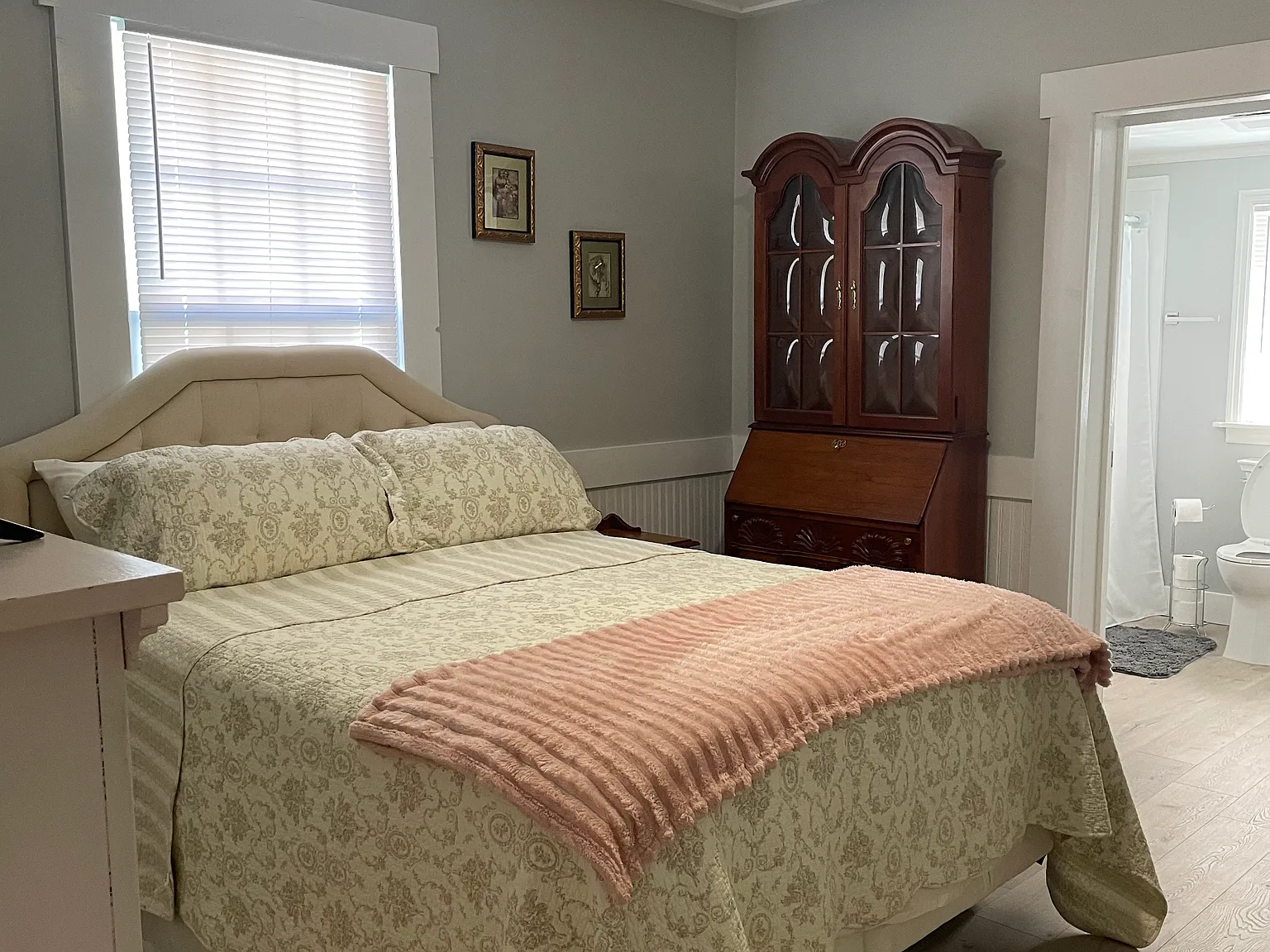 2 bed, 1049 sqft, $1,400 — Photo 3