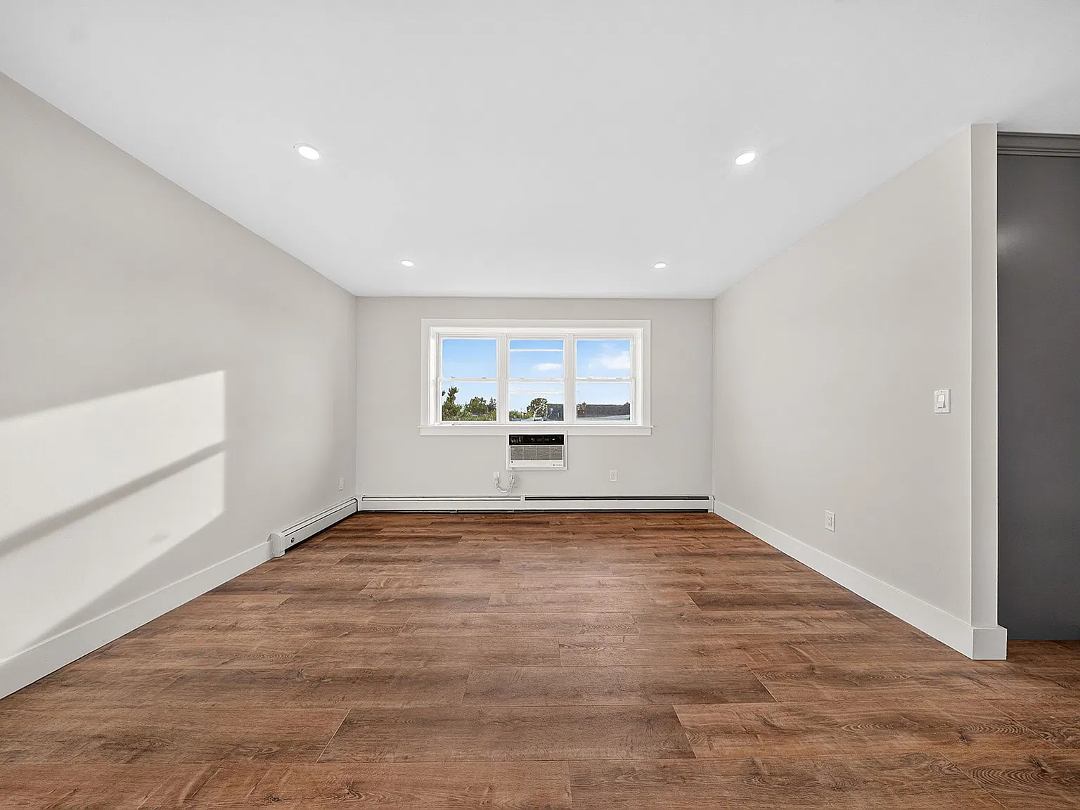 1 bed, $2,000 — Photo 4