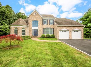 6 Inverness Ct, White Plains, NY 10605