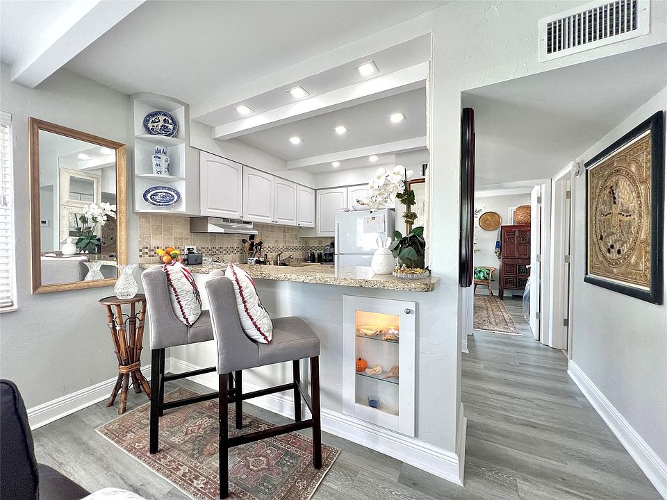 1st image of 2124 NE 5th Avenue #208