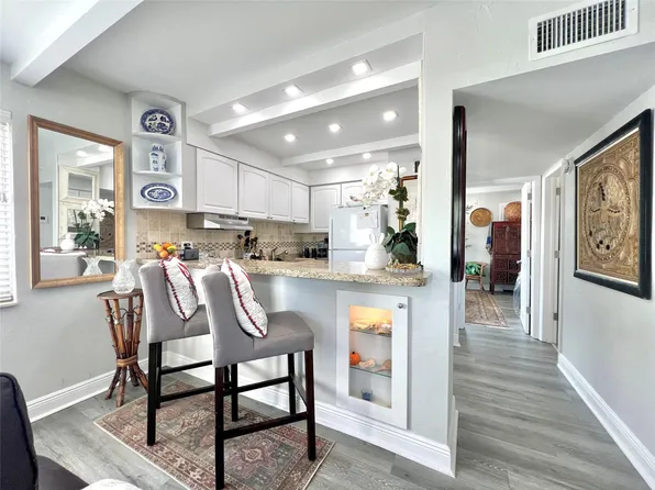 2124 NE 5th Avenue #208, Wilton Manors, FL 33305