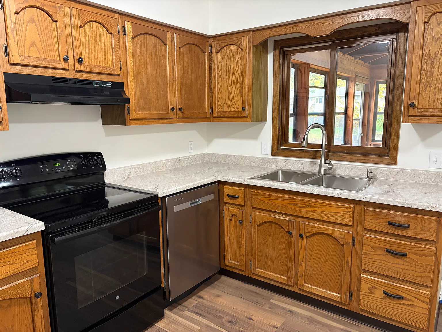 3 bed, 1559 sqft, $1,950 — Photo 2