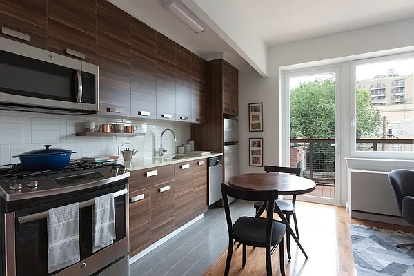 Rented by Lisa Management | media 2