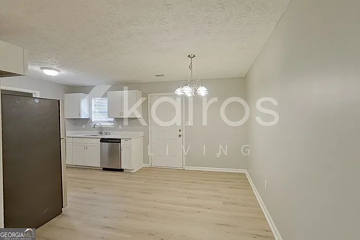 320 Deerpark Dr — Photo 7
