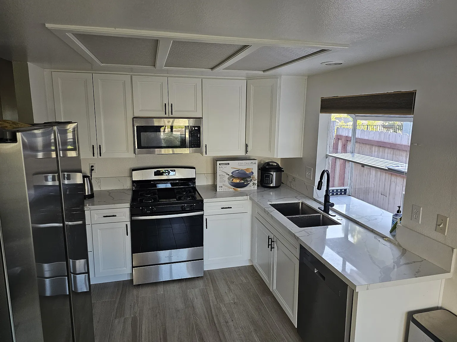 2 bed, 1168 sqft, $3,900 — Photo 3