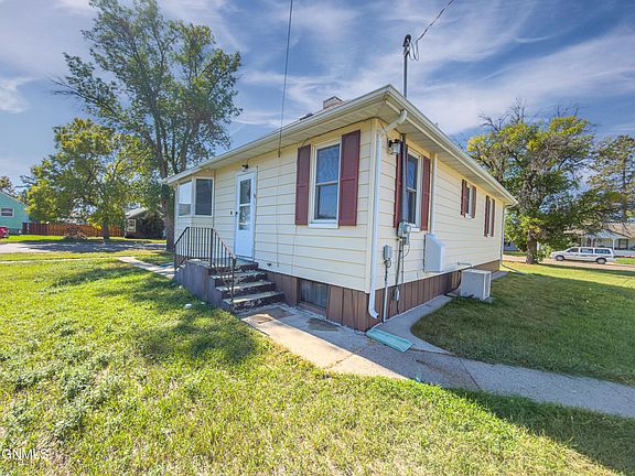 4th image of 619 4th St SW