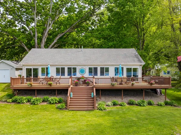 8843 Silver Lake Rd, Grand Junction, MI 49056