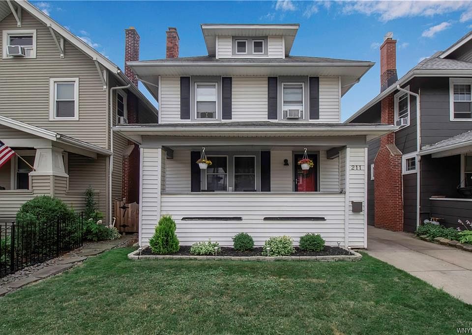 1st image of 211 Parkwood Ave