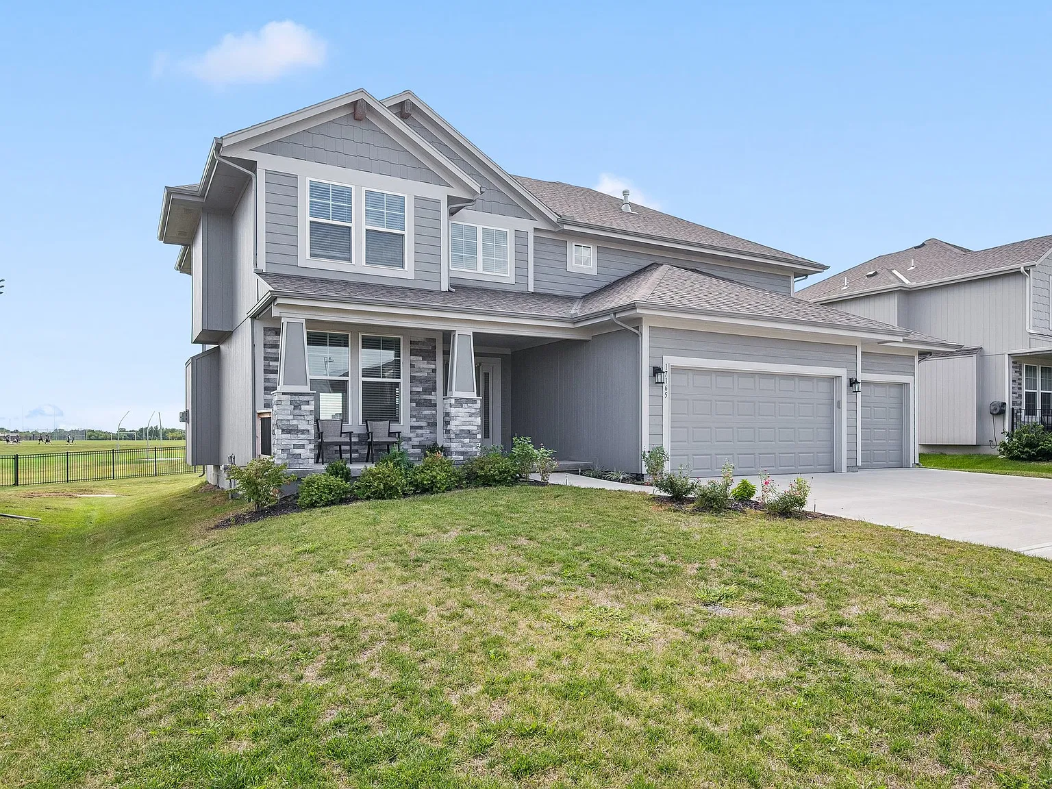 5 bed, 2700 sqft, $3,900 — Photo 3