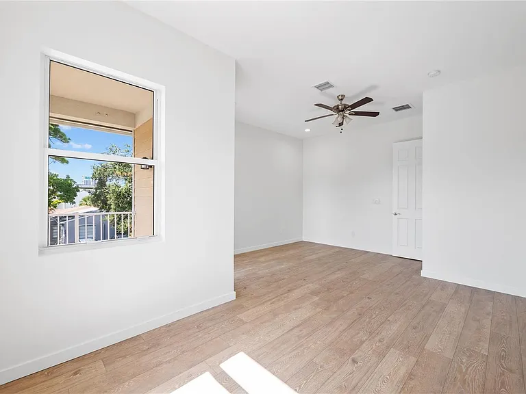 1428 SW 4th Ave #1428 — Photo 13