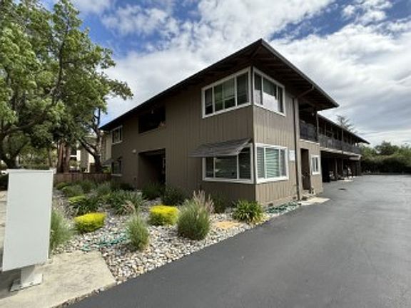 2nd image of 210 Rushmore Ln APT 6