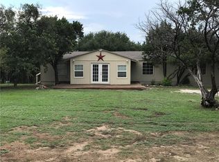 8520 Lakeview Dr, Cleburne, TX 76033