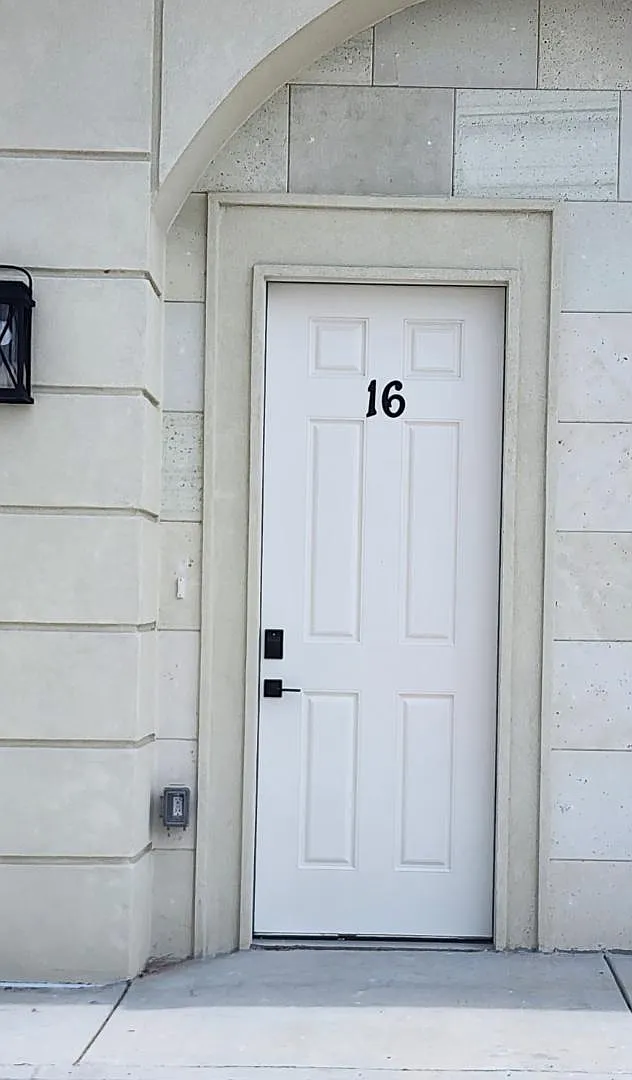3229 E Grimes - Unit 16 — Photo 1