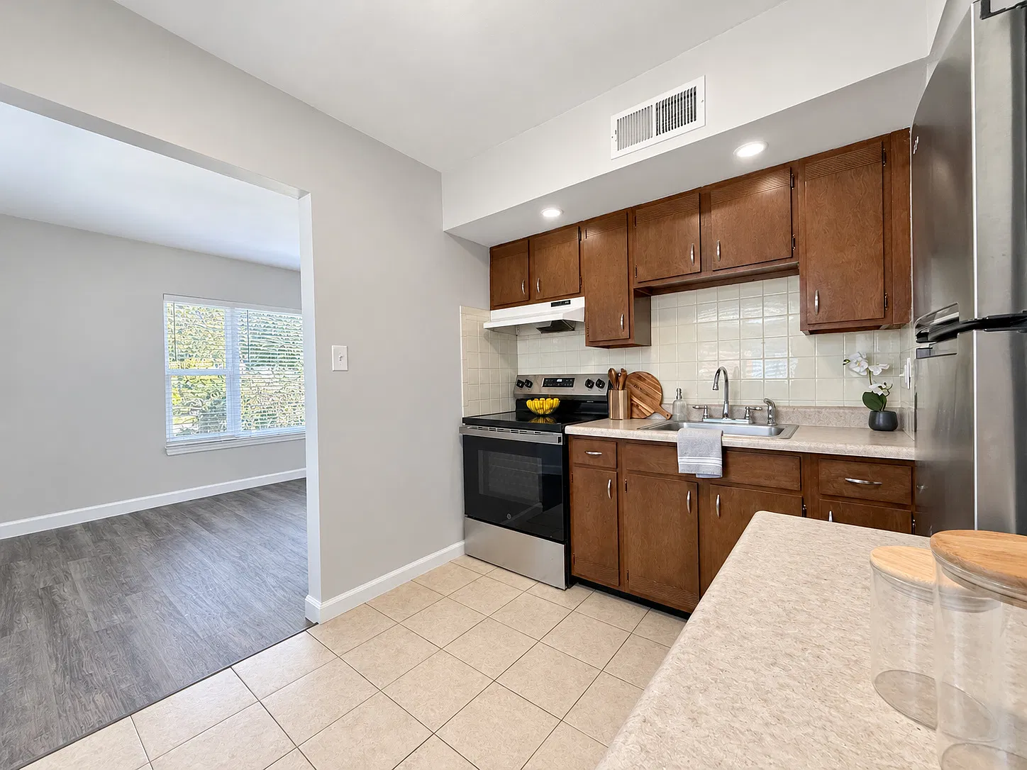 1 bed, 750 sqft, $895 — Photo 1