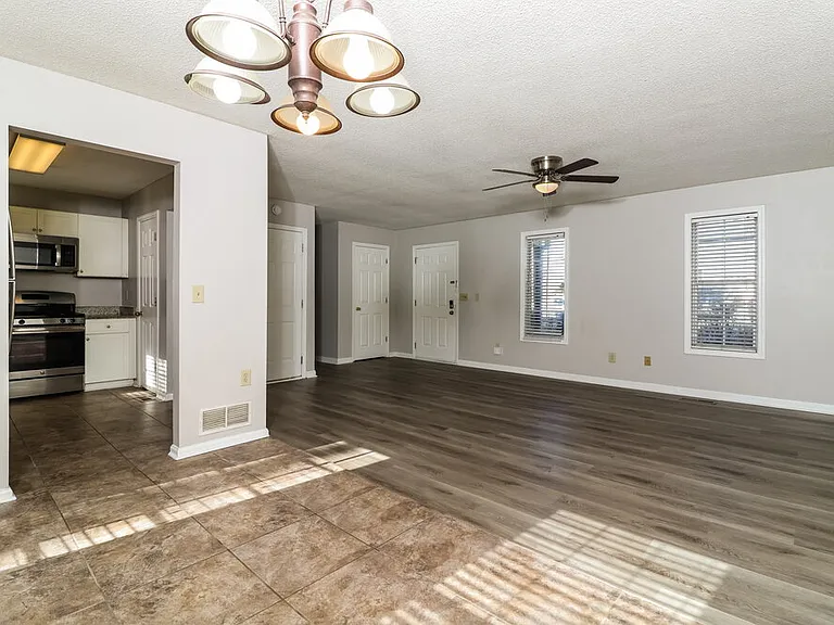 200 Campbell Dr — Photo 9