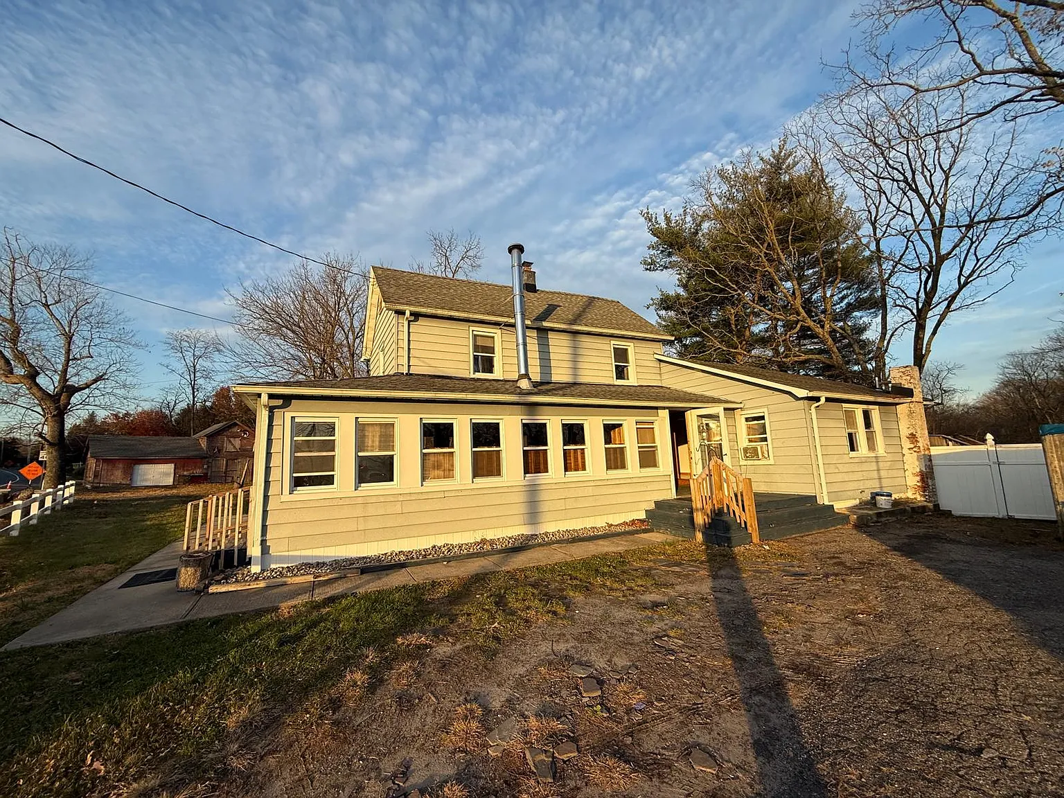 425 Harmony Rd photo 1