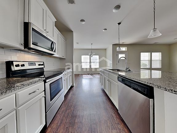 3rd image of 218 Dogwood Cir