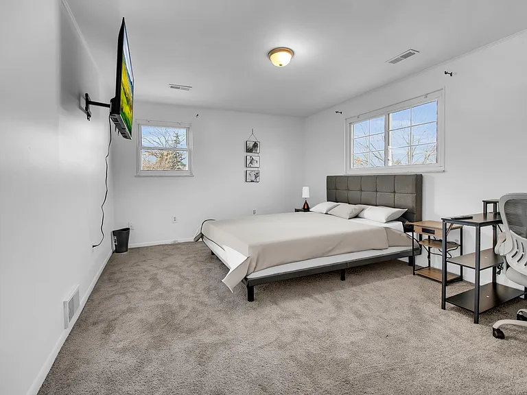 1708 Brockton Ave — Photo 15