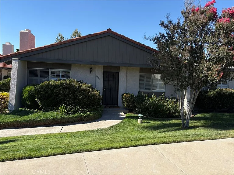 1585 Christopher Ln — Photo 1