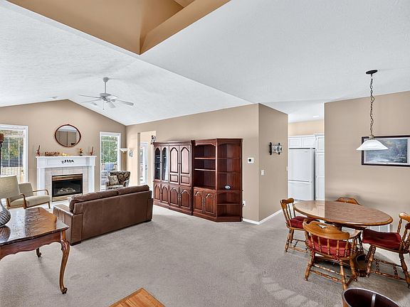 4th image of 5601 S Helena Ln