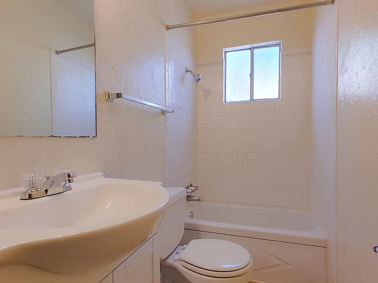 208 General Marshall St NE — Photo 7
